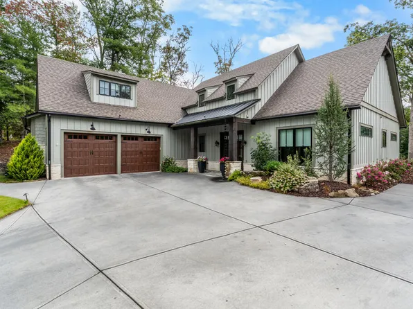 341 Fallen Leaf Rd, Mineral Bluff, GA 30559