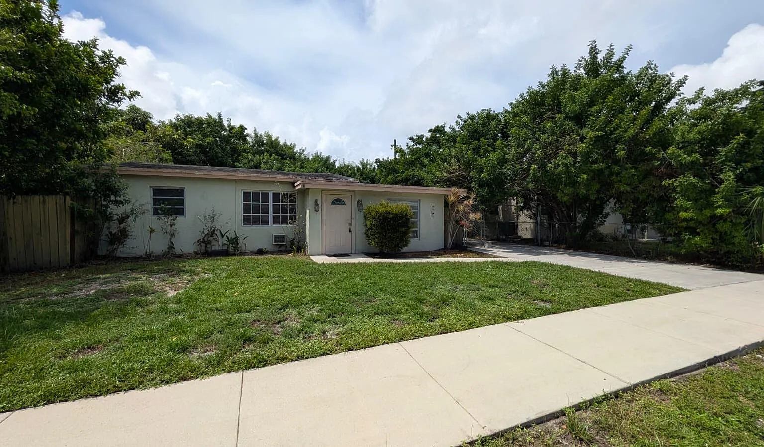 3 bed, 2.0 bath, 1329 sqft, $2,950 — Photo 1
