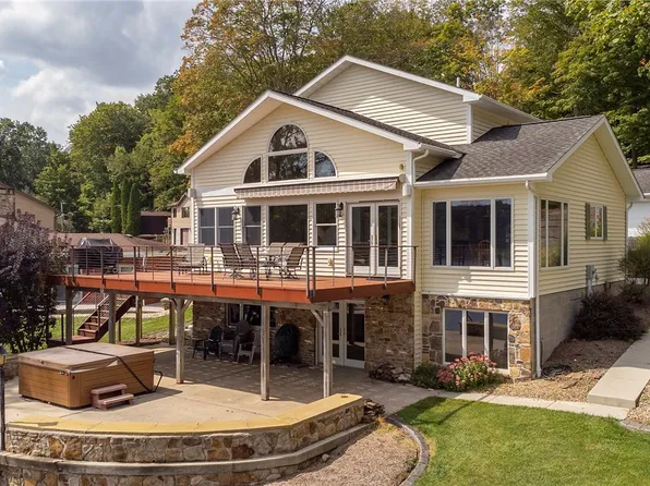 1465 Peninsula Dr, Central City, PA 15926