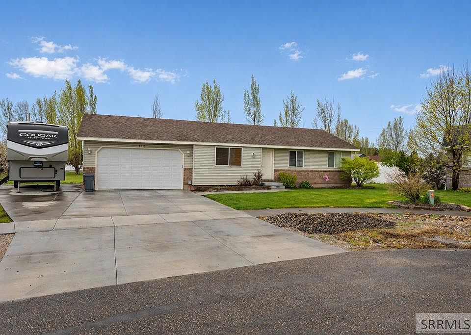 1st image of 4020 E Gateway Cir