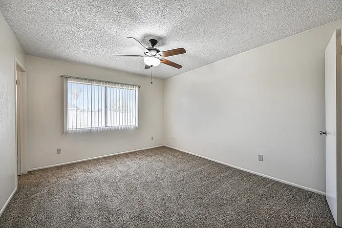 11102 W Turney Ave — Photo 19