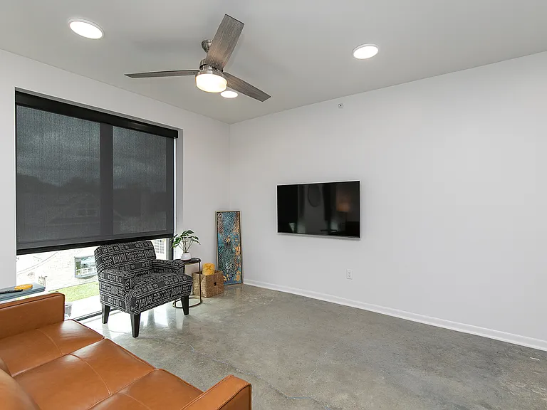 315 5th St #306 — Photo 20