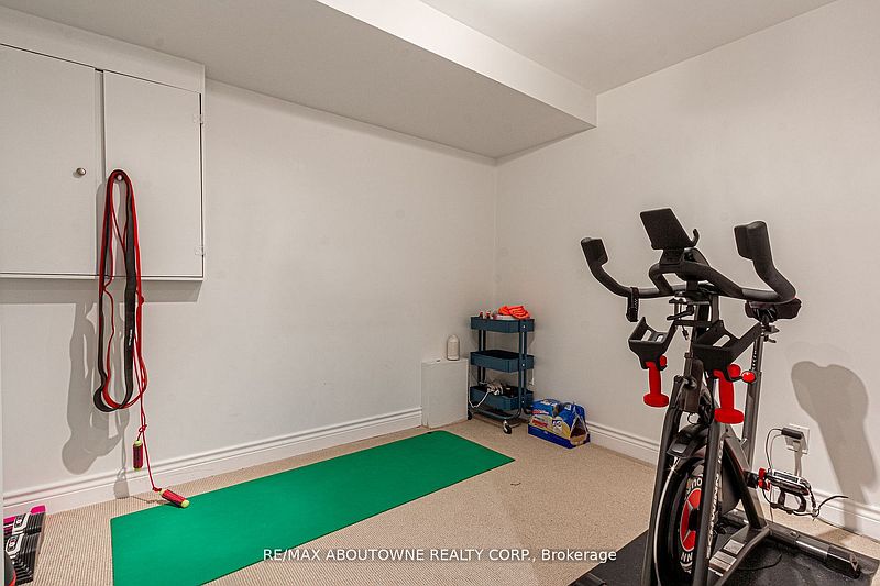 Oakville Townhouse for rent - 3 Bedrooms — photo 27