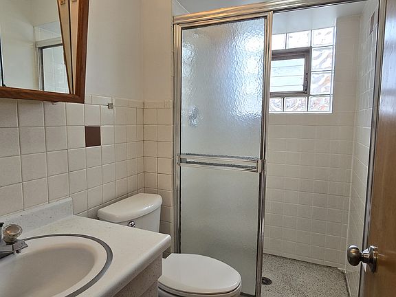 4th image of 5443 N Sayre Ave Unit 1N