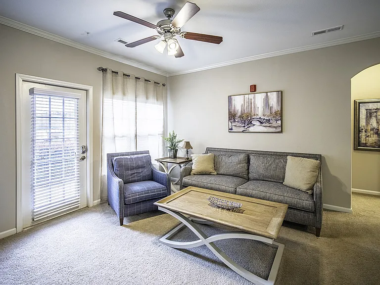 Vintage Creekwood Park Apartments — Photo 3