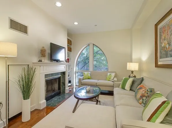 2 Clarendon St APT 304, Boston, MA 02116