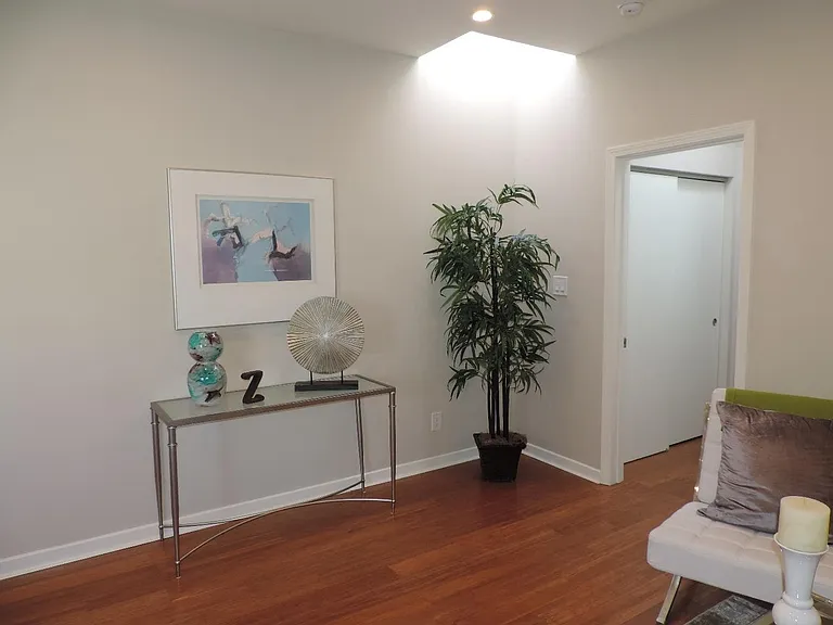 481 Clementina St #E — Photo 11