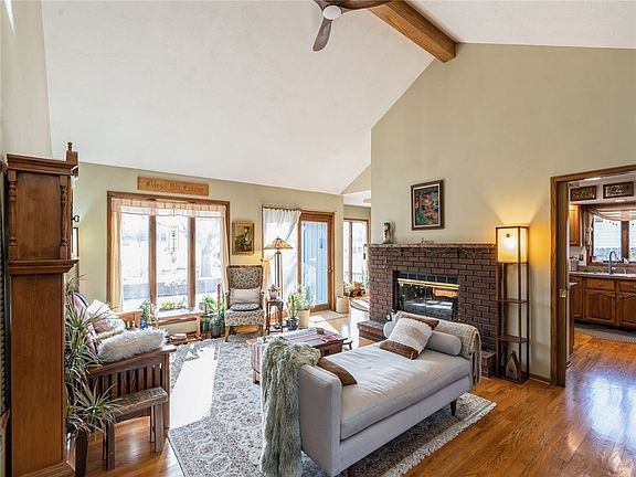 4th image of 107 Valley Pl
