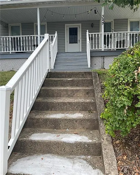 3 bed, 2472 sqft, $2,100 — Photo 2