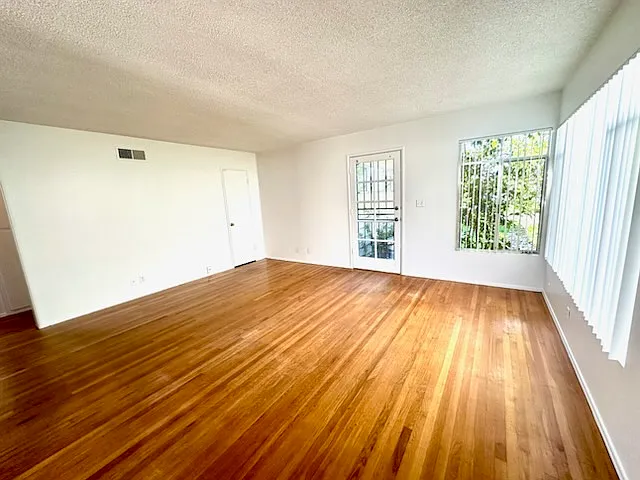 3082 Madison Ave — Photo 2