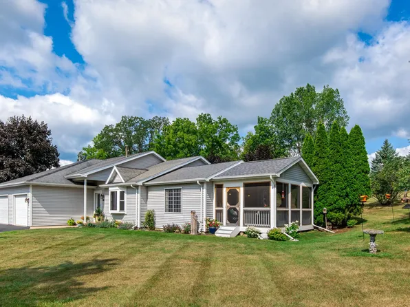 W1714 Watson Ct, Green Lake, WI 54941