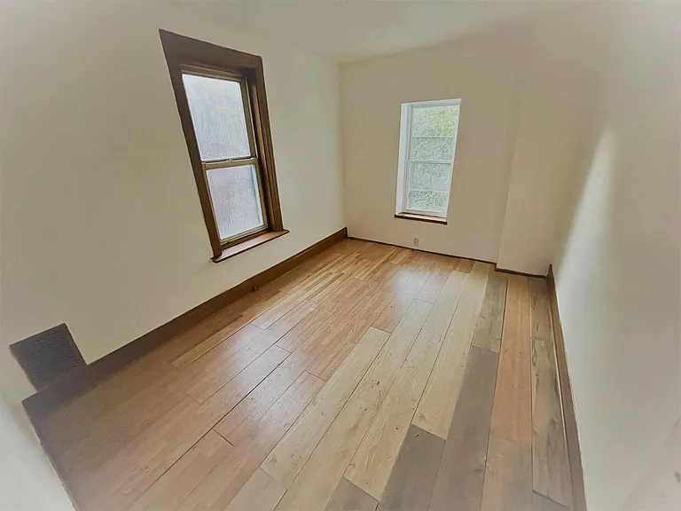 1430 Berryhill St — Photo 10