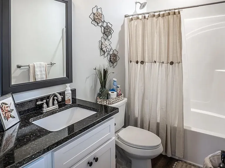 515 Villa Ln — Photo 9