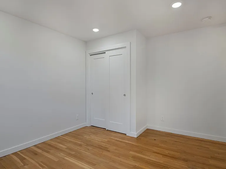 4 Morris Ave — Photo 17