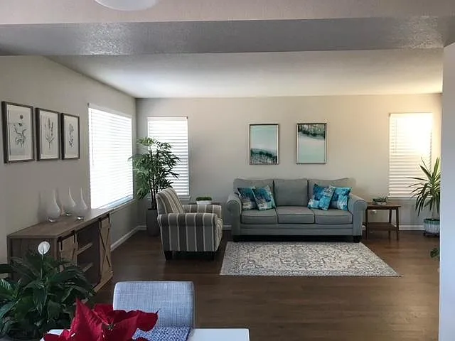 5 bed, 3.5 bath, 2370 sqft, $3,600 — Photo 3