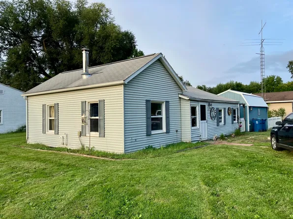 2407 W 3rd St, Dixon, IL 61021