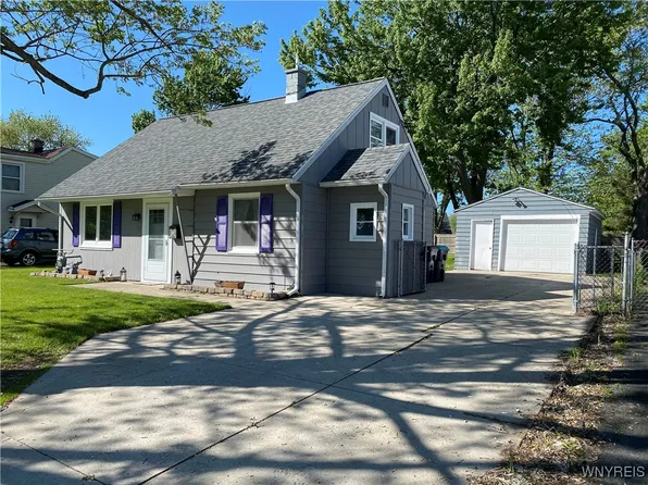 49 Elsie Ln, Grand Island, NY 14072