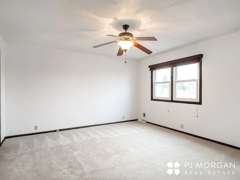 1312 S 118th St — Photo 16