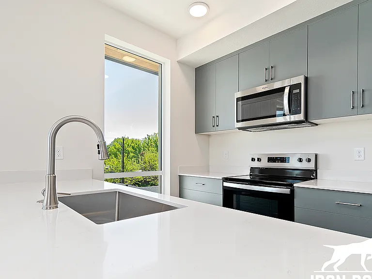 2219 W Kootenai St — Photo 10