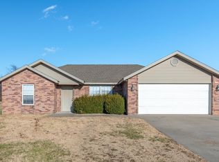 1230 Bo Ln, Springdale, AR 72764