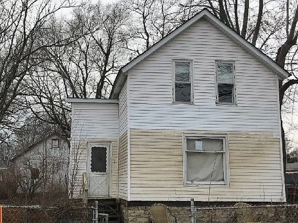 365 S Chicago Ave, Saint Anne, IL 60964
