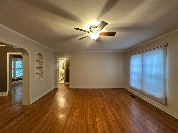 2 bed, 1.0 bath, 1170 sqft, $1,050 — Photo 2