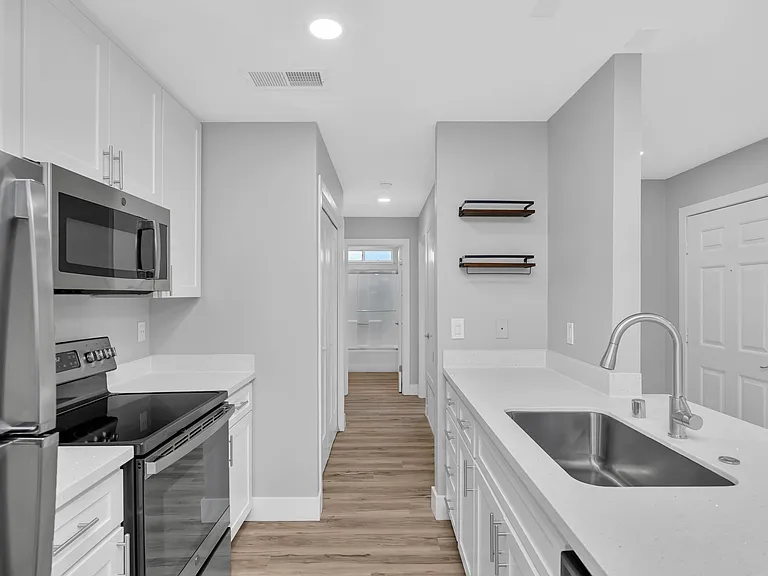Summerview Apts — Photo 1