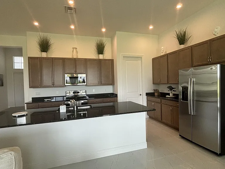 10231 SW Latium Way — Photo 18