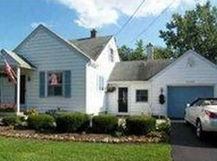6096 Strauss Rd, Lockport, NY 14094