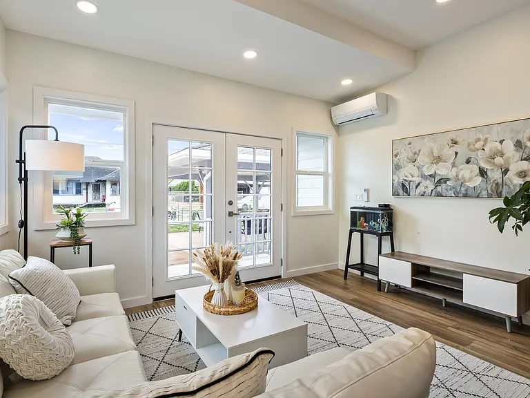 1307 Farrington St #A — Photo 3