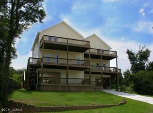 123 E Sandbur Dr, Emerald Isle, NC 28594