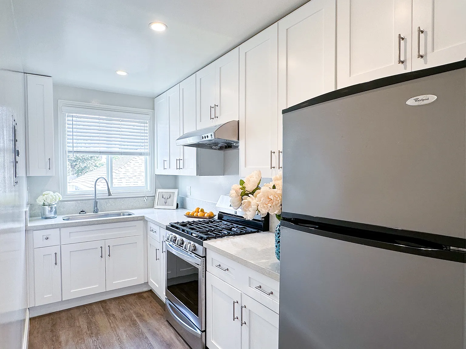 Studio, 400 sqft, $1,699 — Photo 4