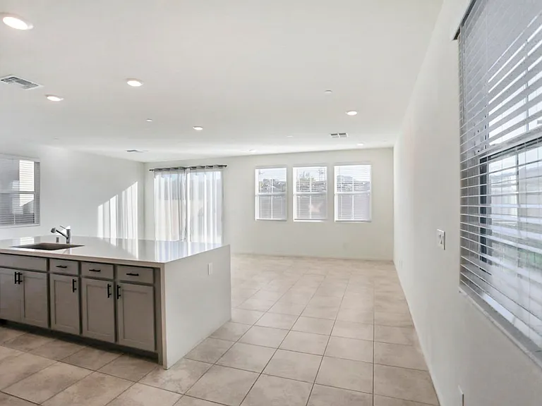 3151 Segesta Ave — Photo 6