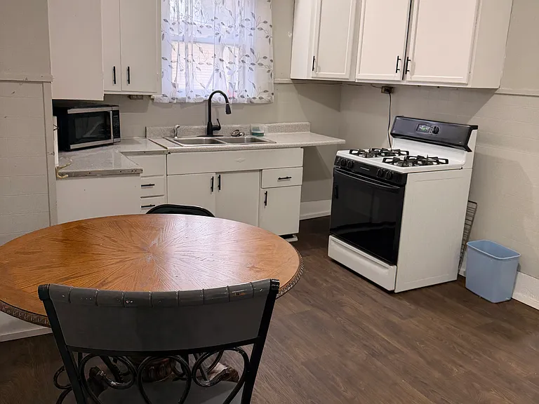 326 Topeka Blvd — Photo 19