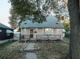 28 Finsbury Cres, Toronto, ON M8W 2H7