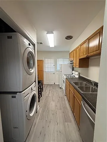 1207 Brockenbraugh Ct — Photo 4