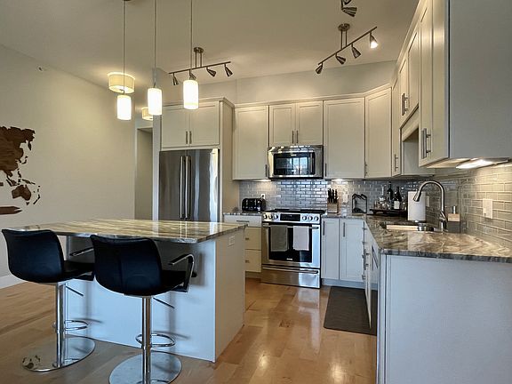 3rd image of 444 Cass St Suite 205