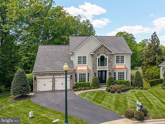 2nd image of 8125 Crooked Oaks Ct