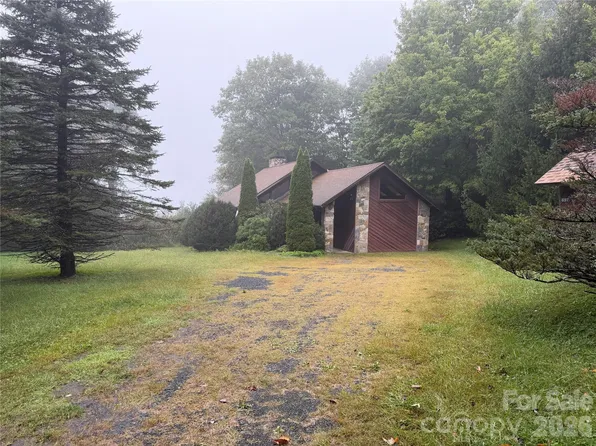 697 Grassy Mountain Rd, Little Switzerland, NC 28749
