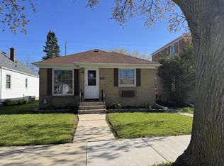 2825 Dwight St, Racine, WI 53403