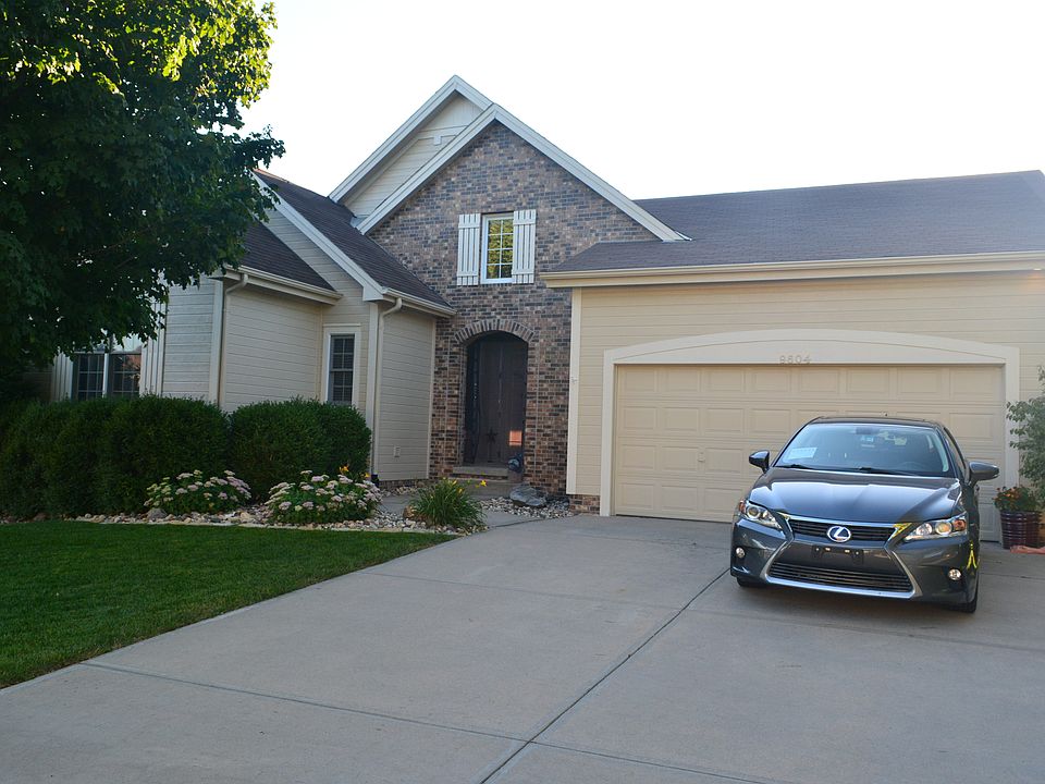  2-car garage & spacious drv