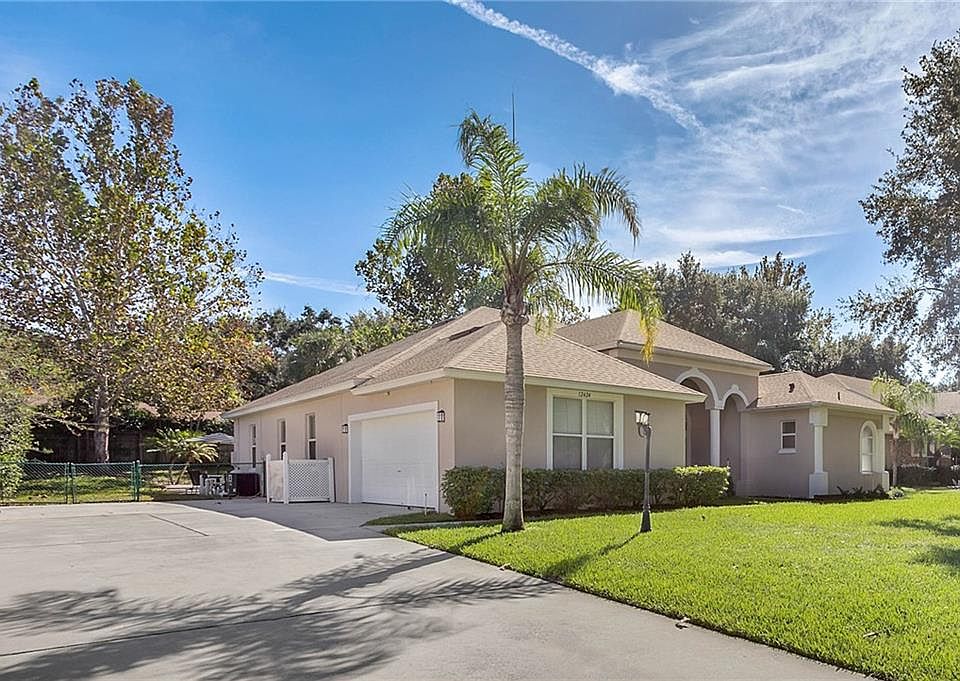 1st image of 12424 Lake Valley Dr
