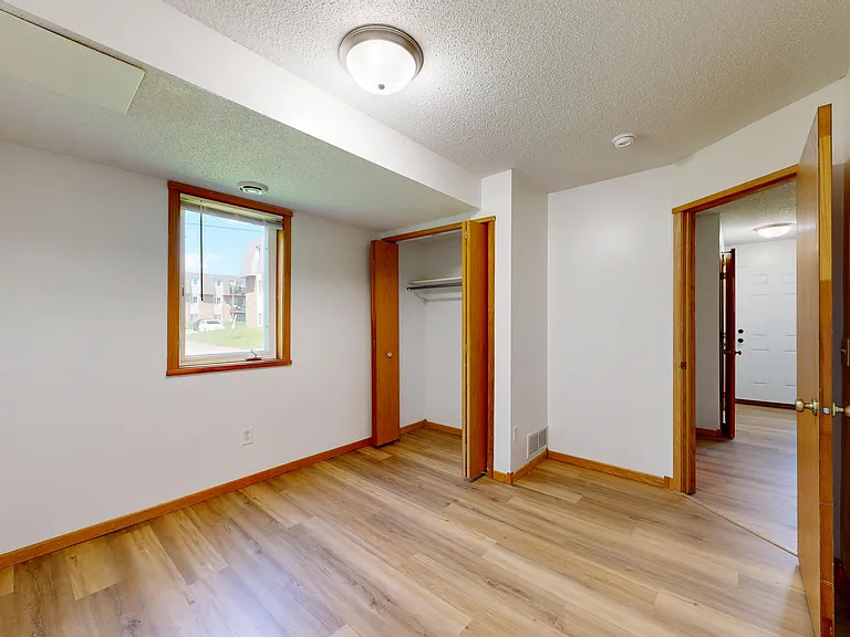 7629-7629 Woodlawn Dr — Photo 7