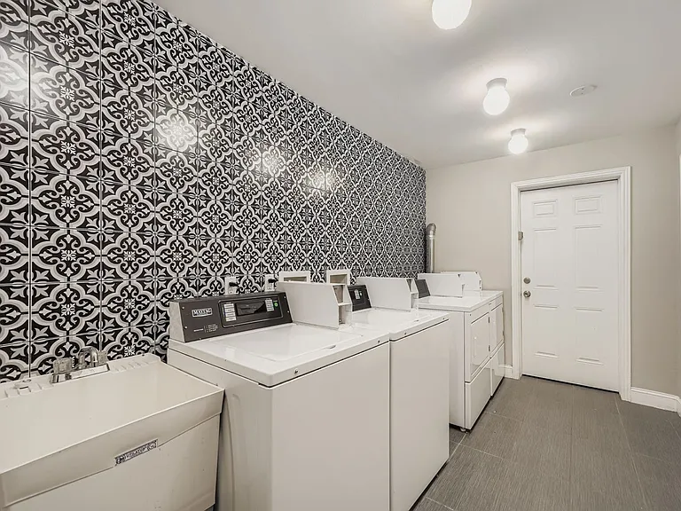 7155 Hooker St — Photo 5