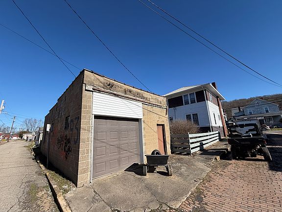 5th image of 218 S Wells Street
