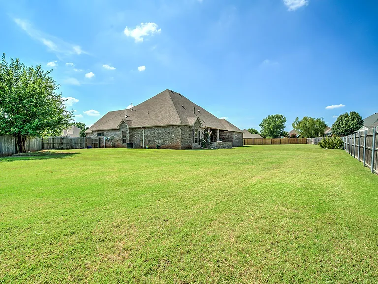17108 Prestwick Cir — Photo 49