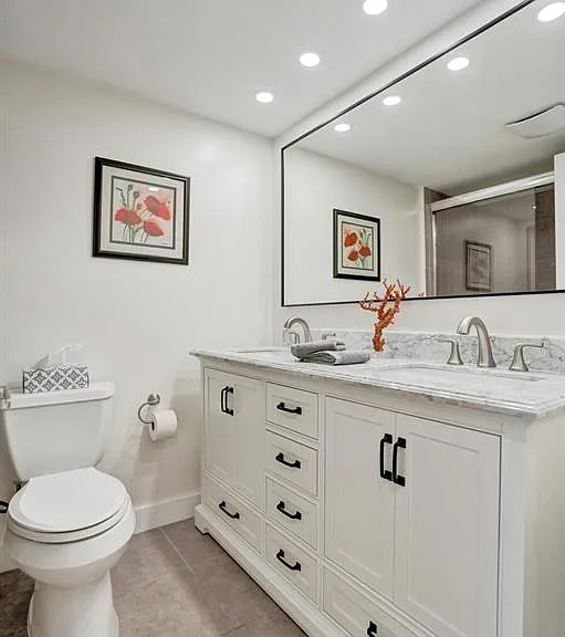 2866 NE 30th St #4 — Photo 3