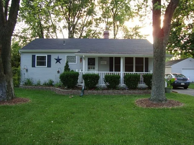 3324 S Catherine St photo 1