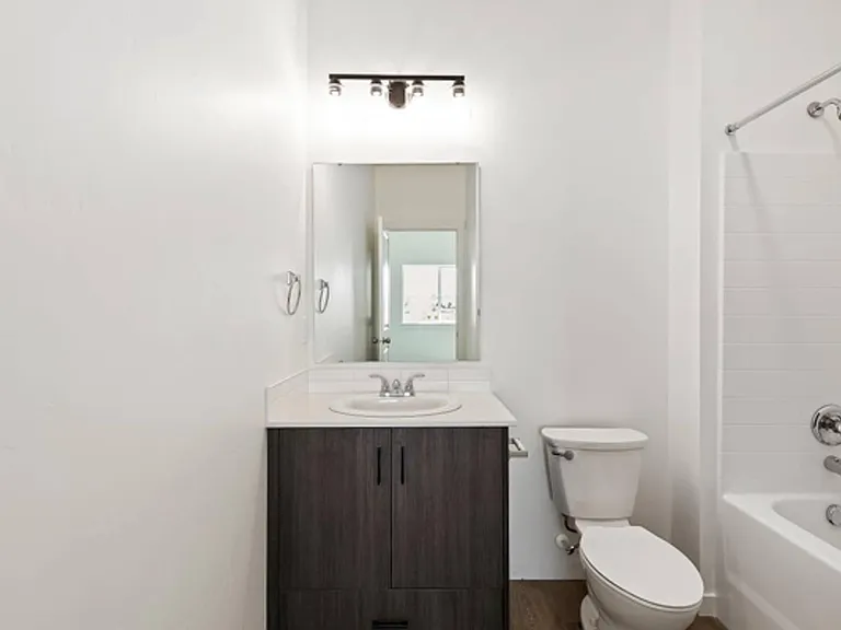 Hawk's Landing Apartments — Photo 37