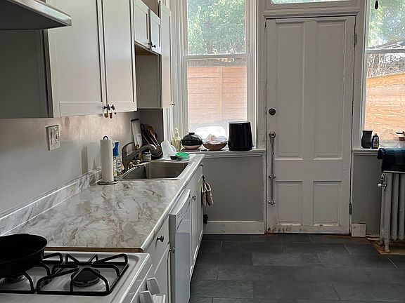 3rd image of 2132 Saint James Ave